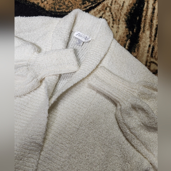 Sweater - Picture 7 of 8